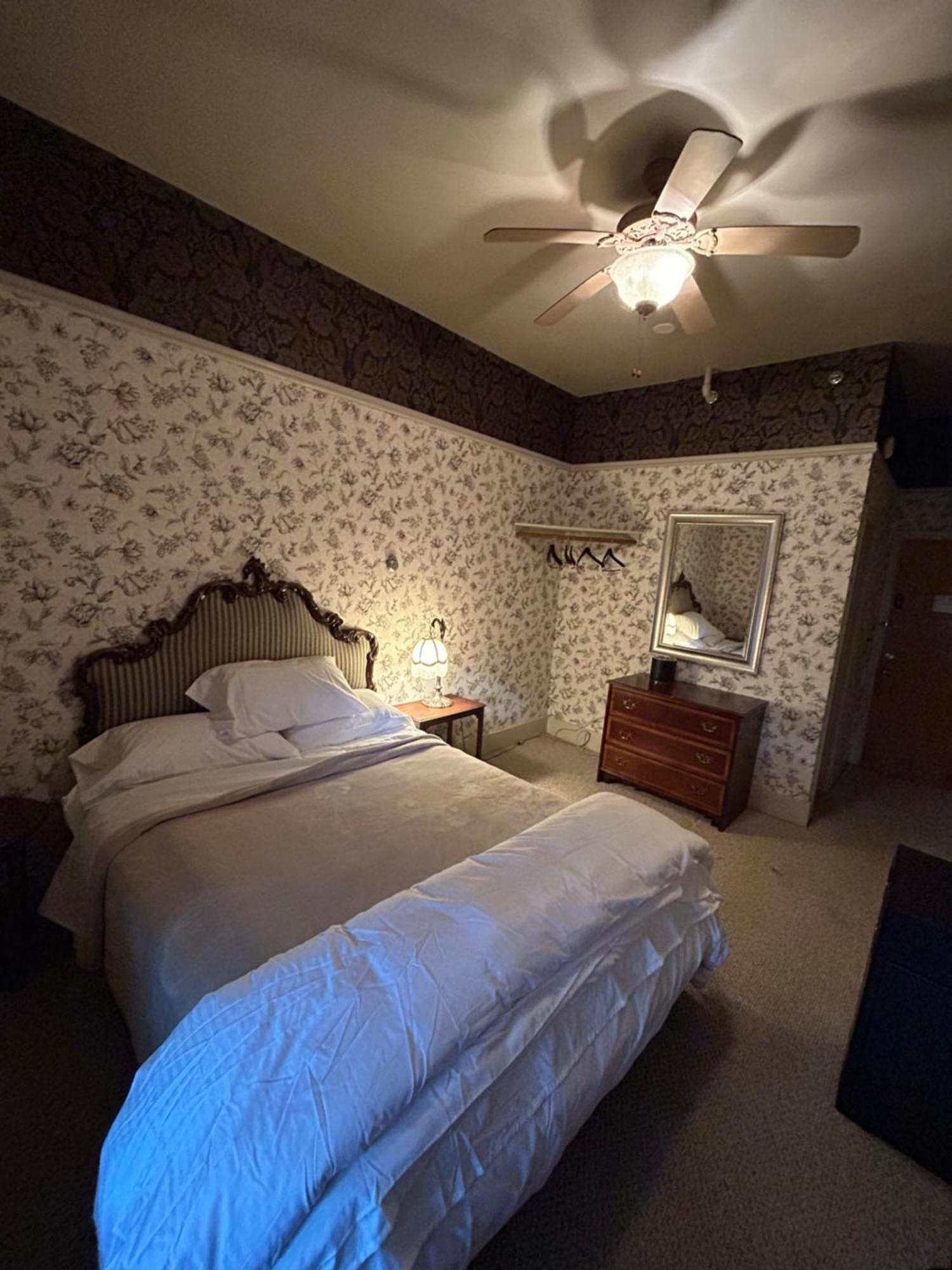 The Elizabeth Inn And Restaurant Bethel Habitación foto